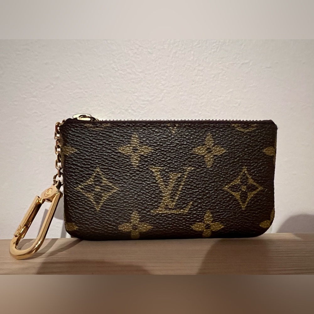 Louis Vuitton key pouch cles